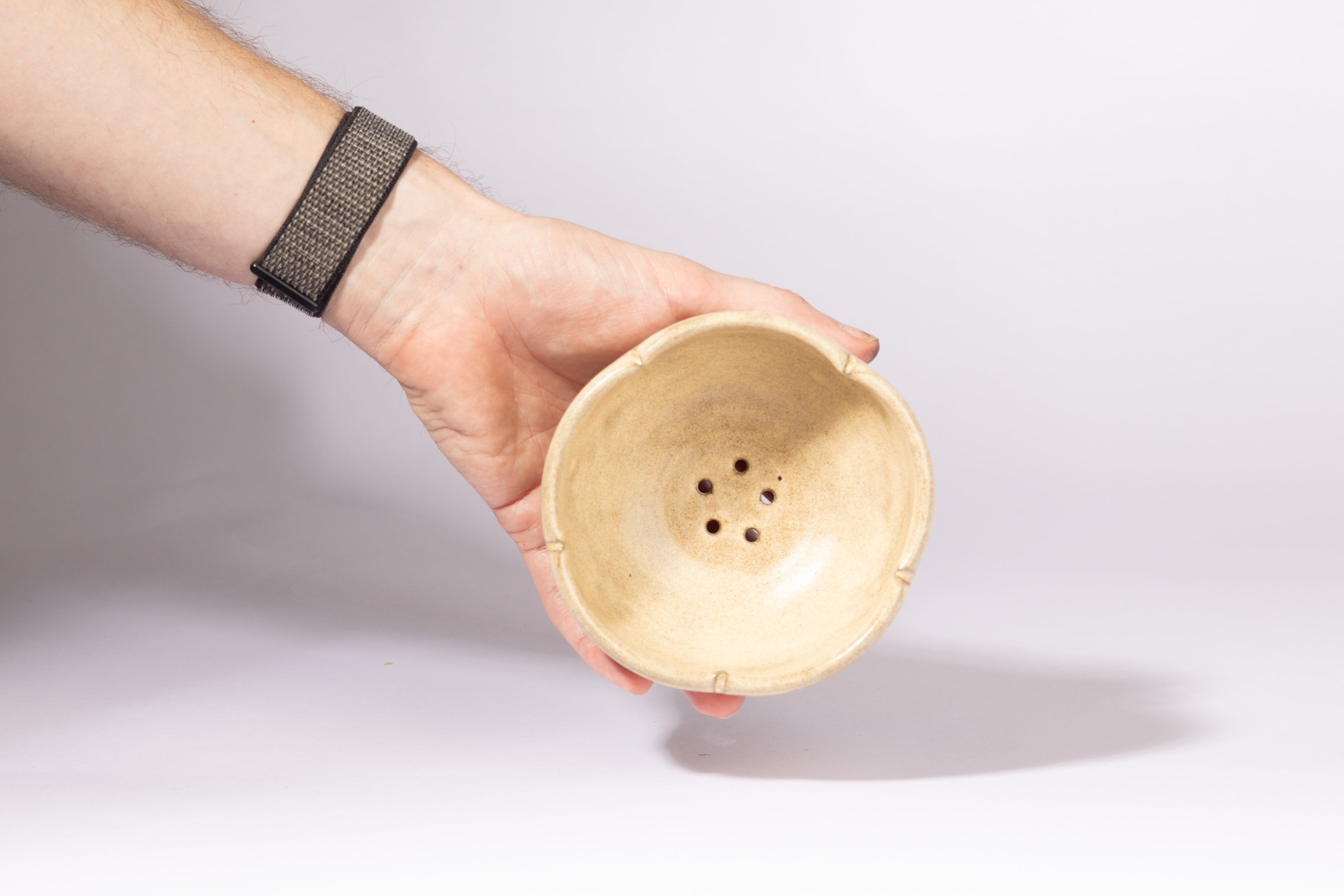 Berry bowl with drip tray - oatmeal